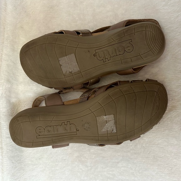 Earth Brown Tan Sandals with Classic Woven Design 🤎🤎 - Picture 5 of 8